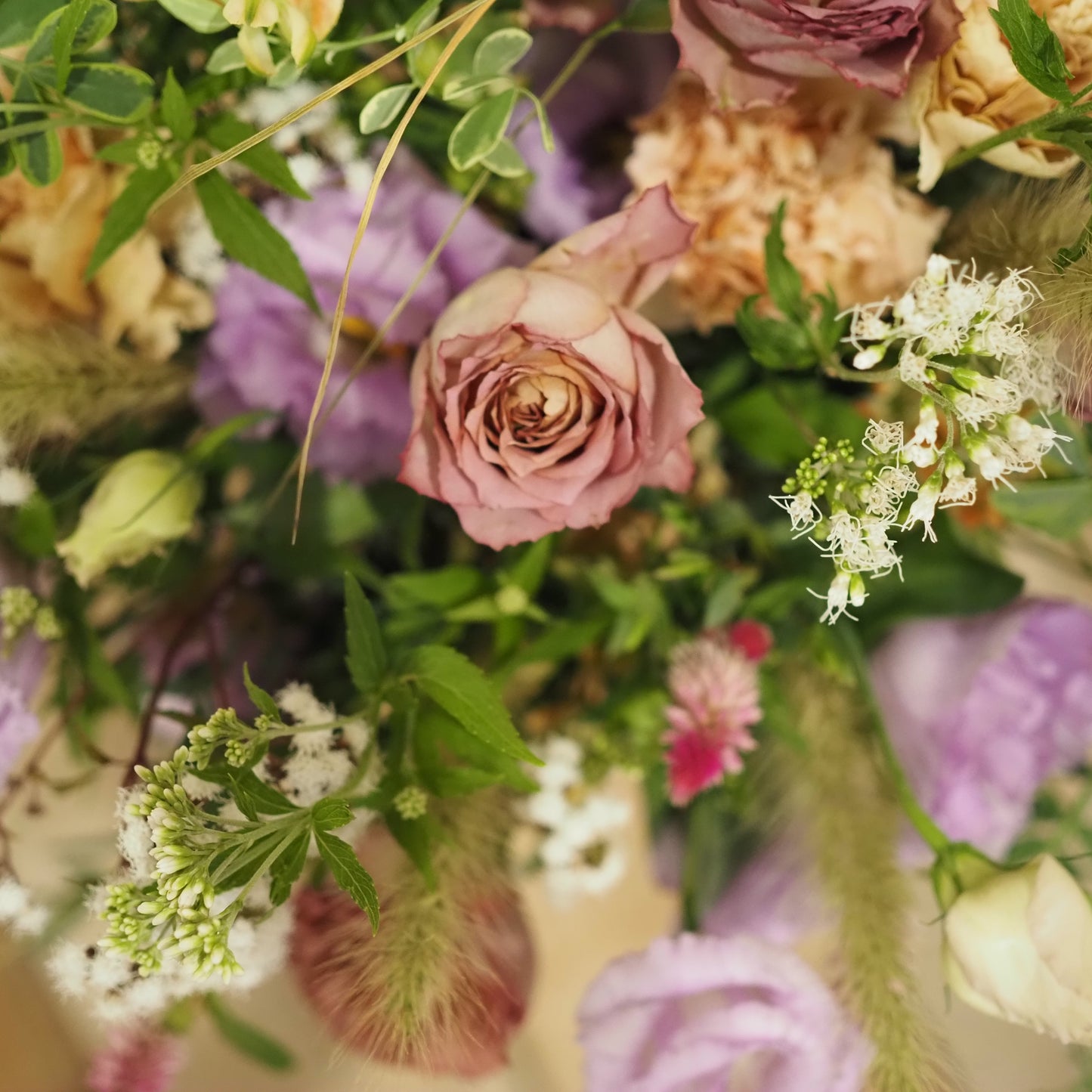 シックな色合いの花束 31264